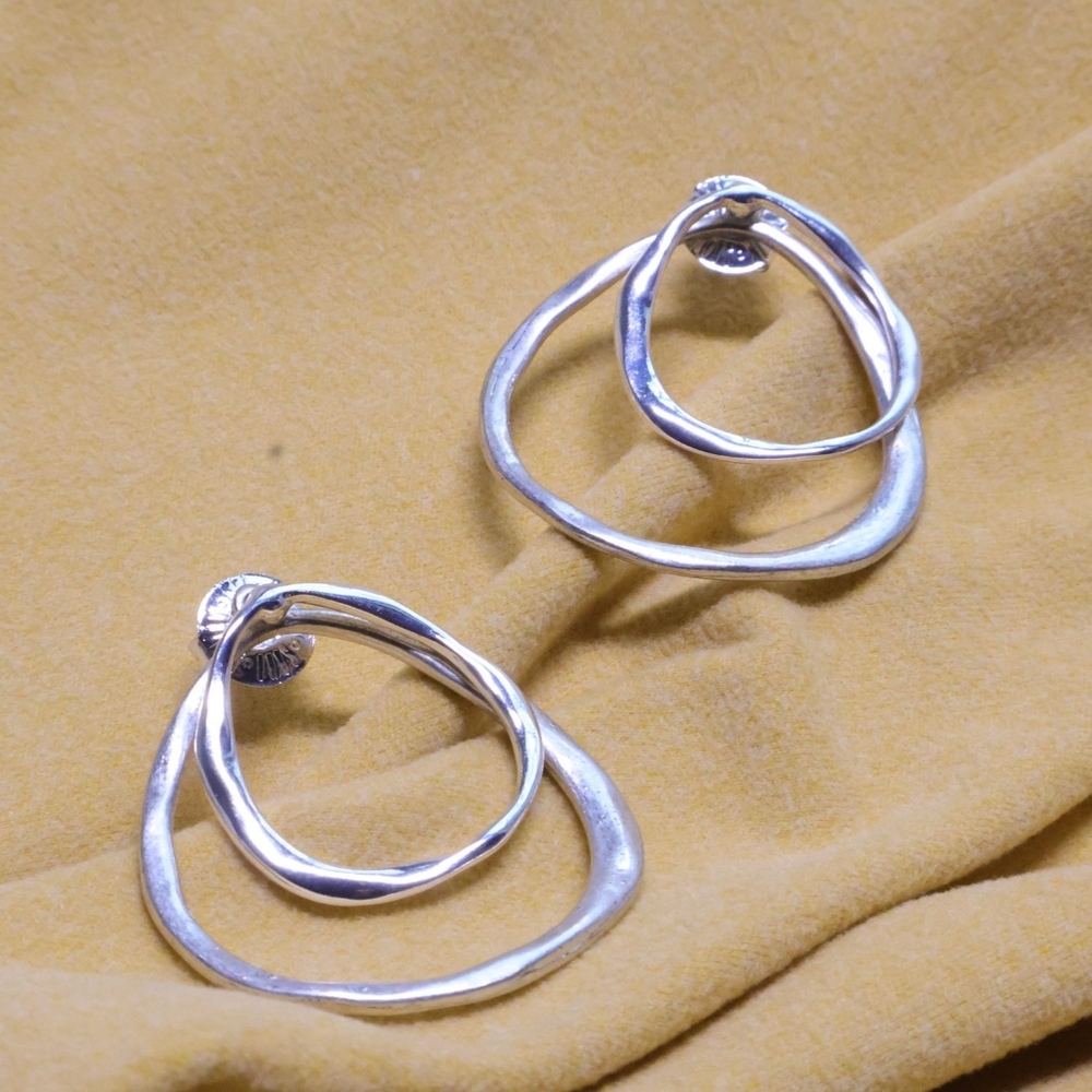 Robert Lee Morris Modern Silver Textured Hoop Earrings Elegant Jewelry - Picture 2 of 3